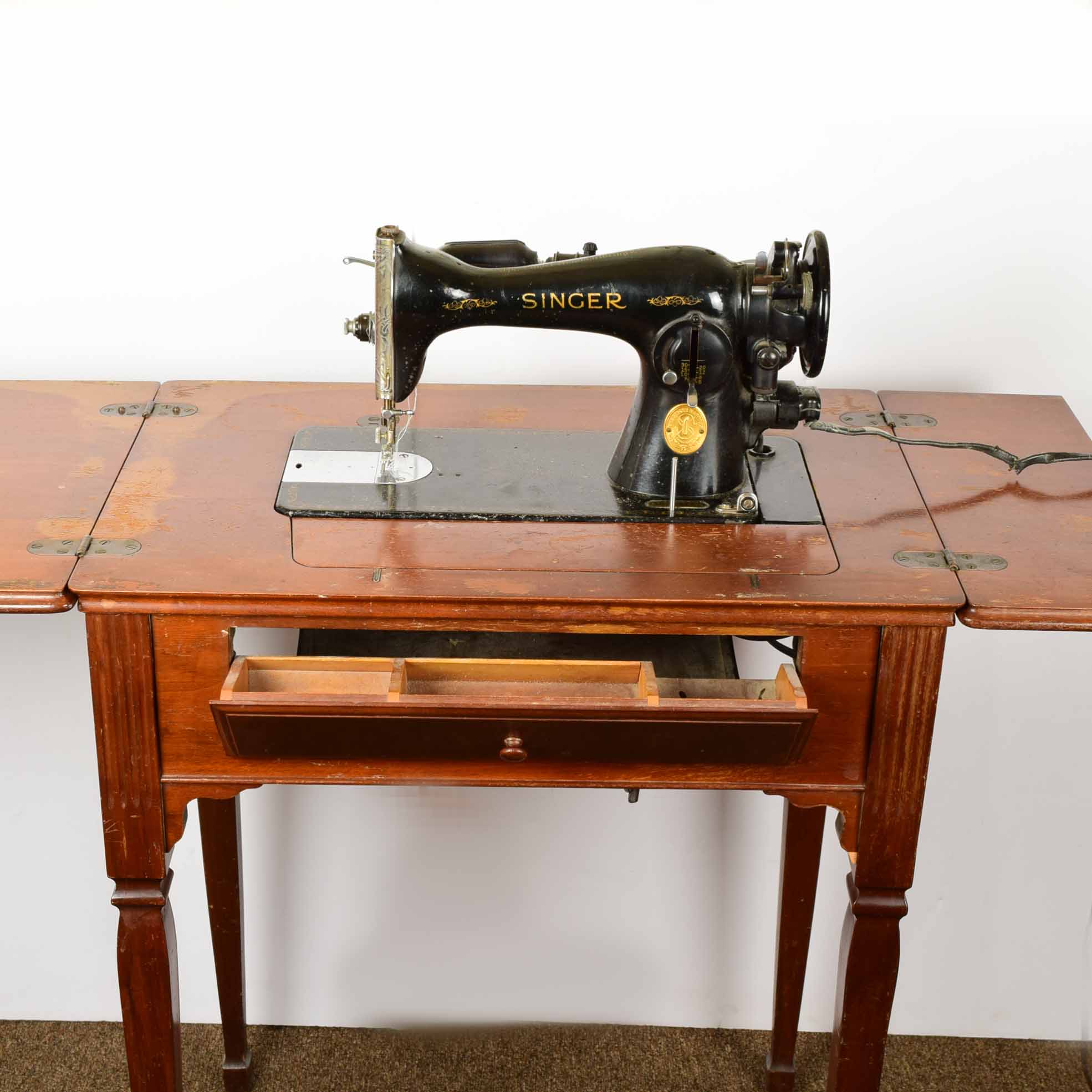Vintage 1930s Singer Sewing Machine and Sewing Table