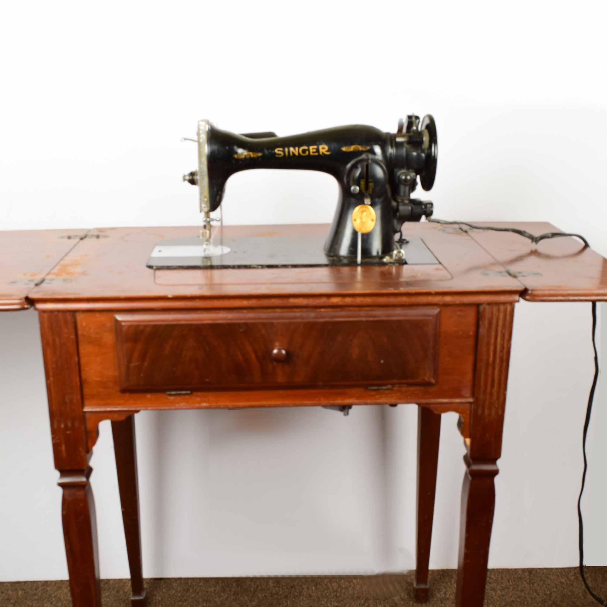 Vintage 1930s Singer Sewing Machine and Sewing Table