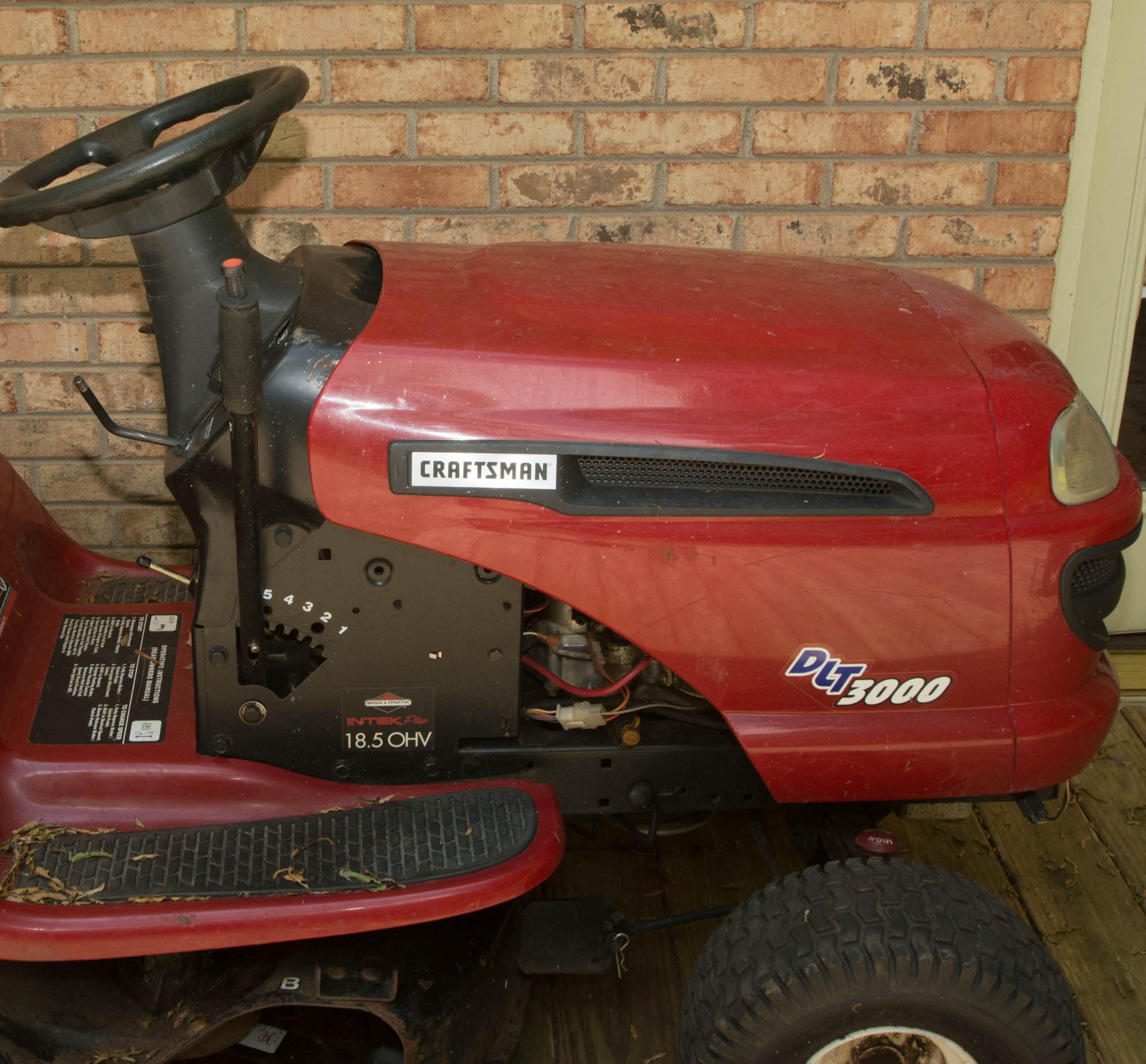 Craftsman DLT 3000 Riding Lawnmower