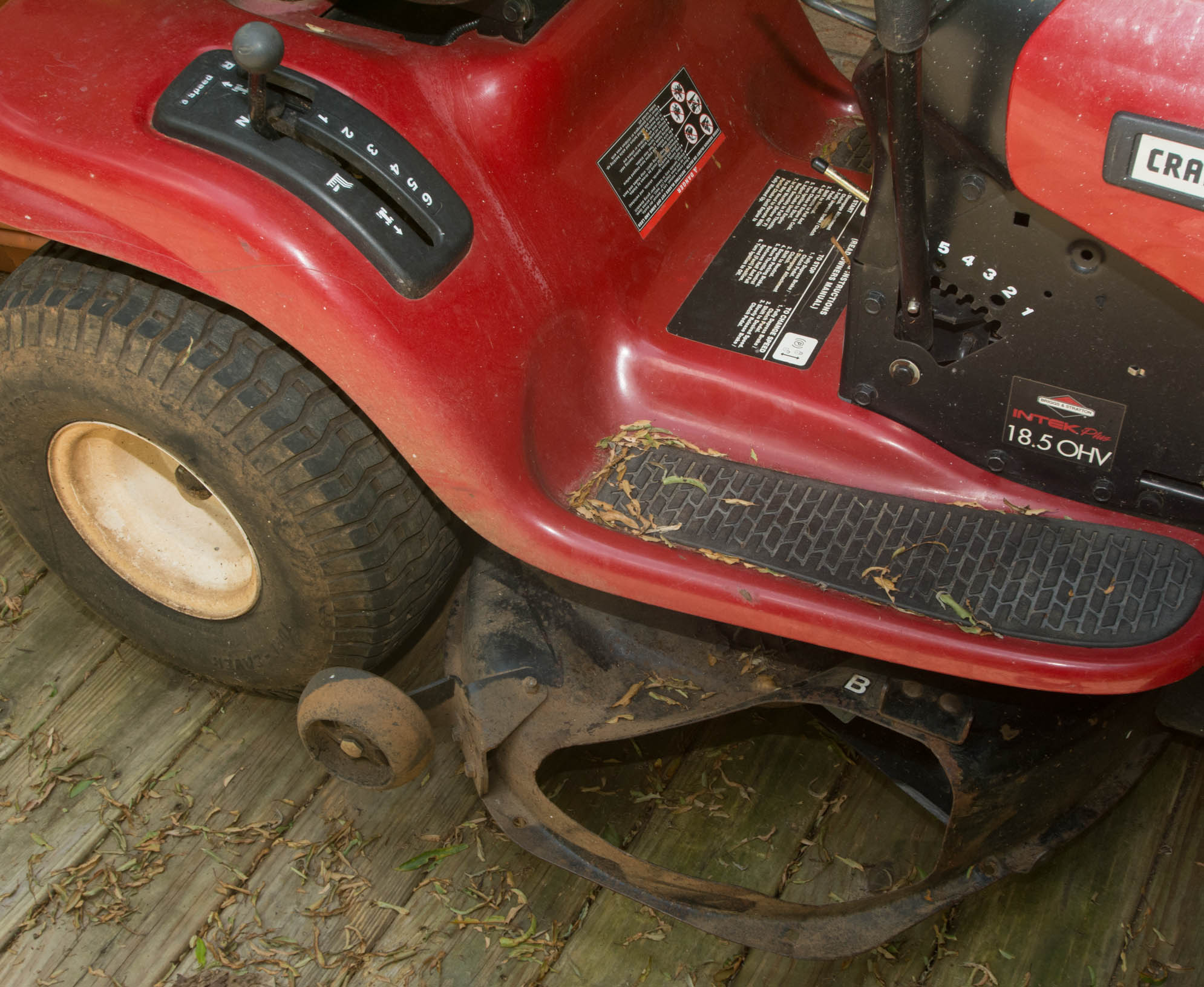 Craftsman DLT 3000 Riding Lawnmower