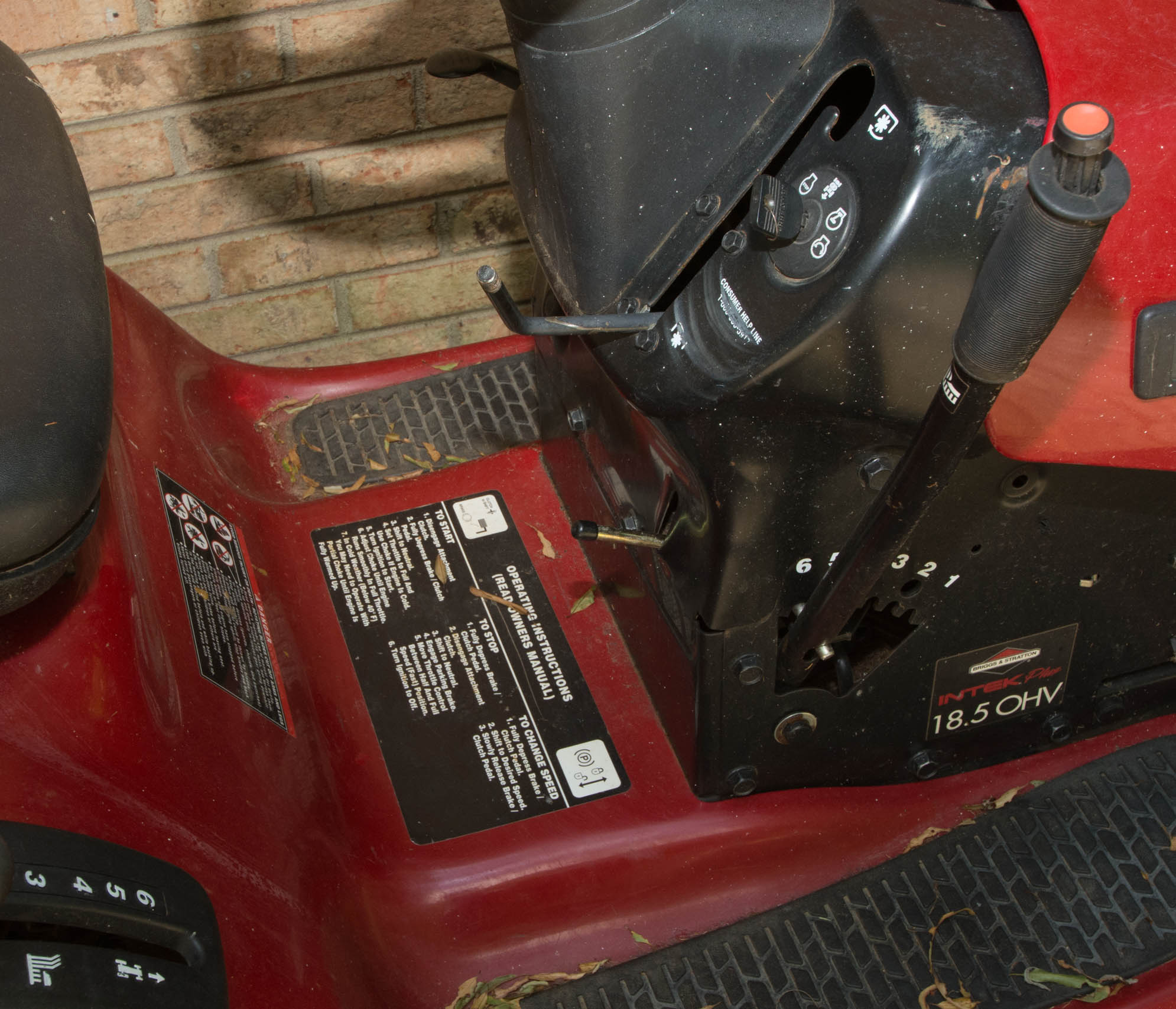 Craftsman DLT 3000 Riding Lawnmower