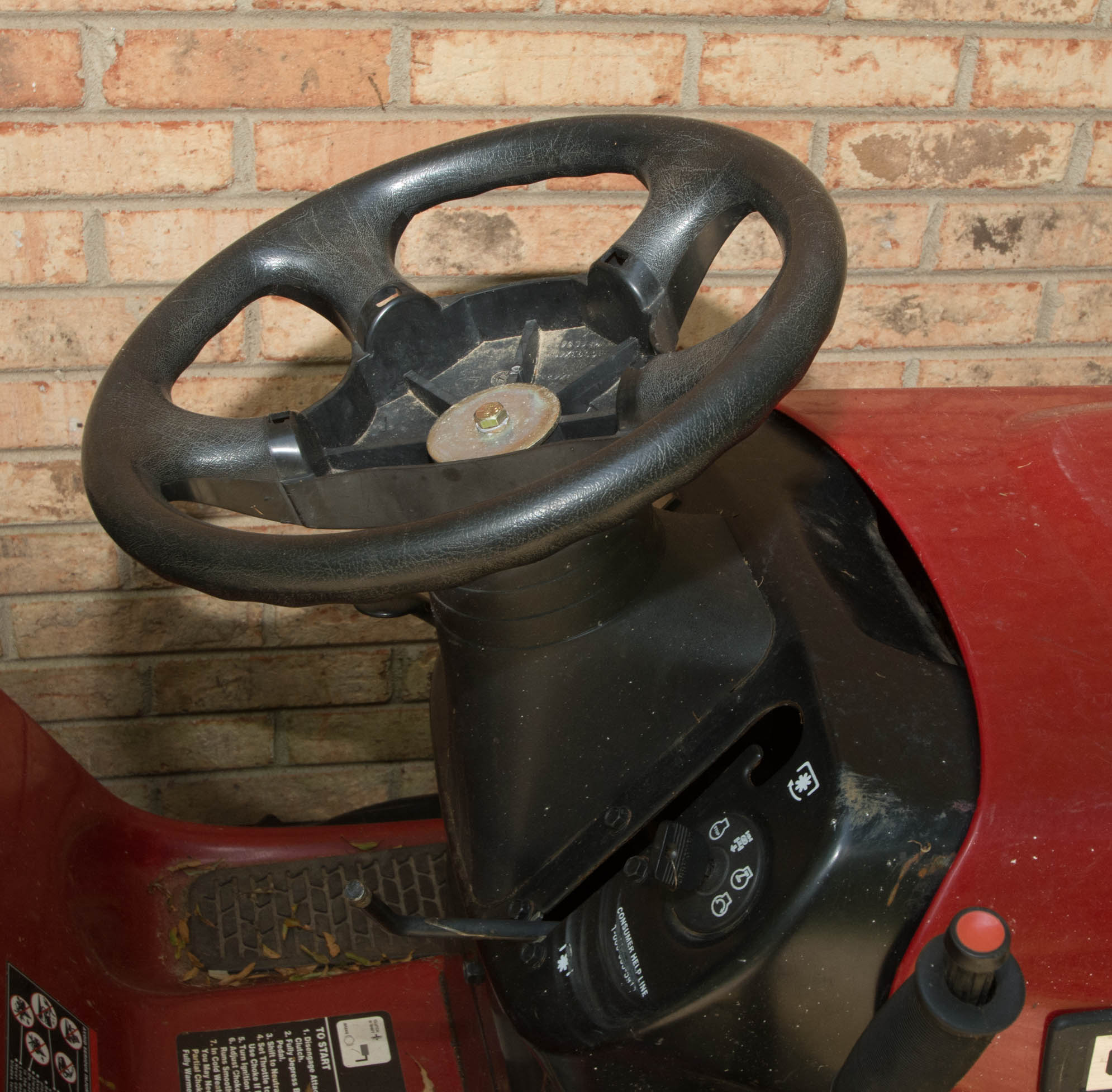 Craftsman DLT 3000 Riding Lawnmower