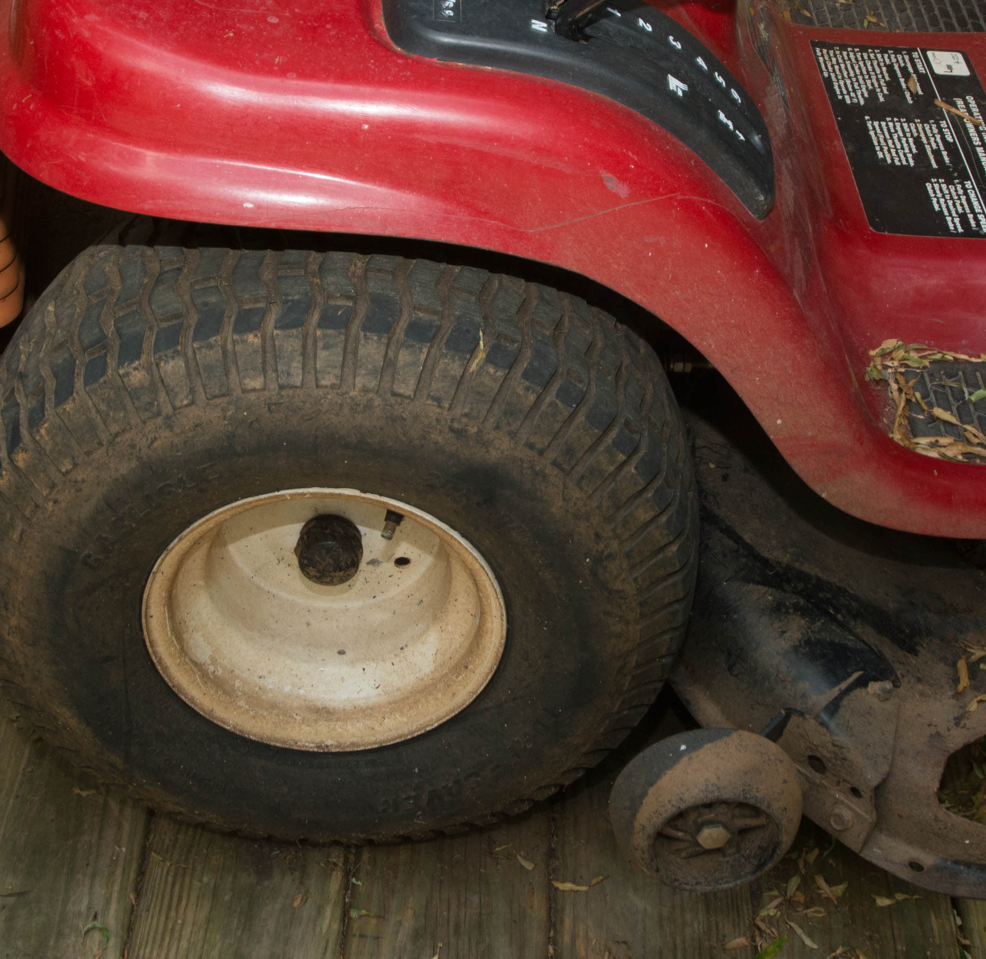 Craftsman DLT 3000 Riding Lawnmower