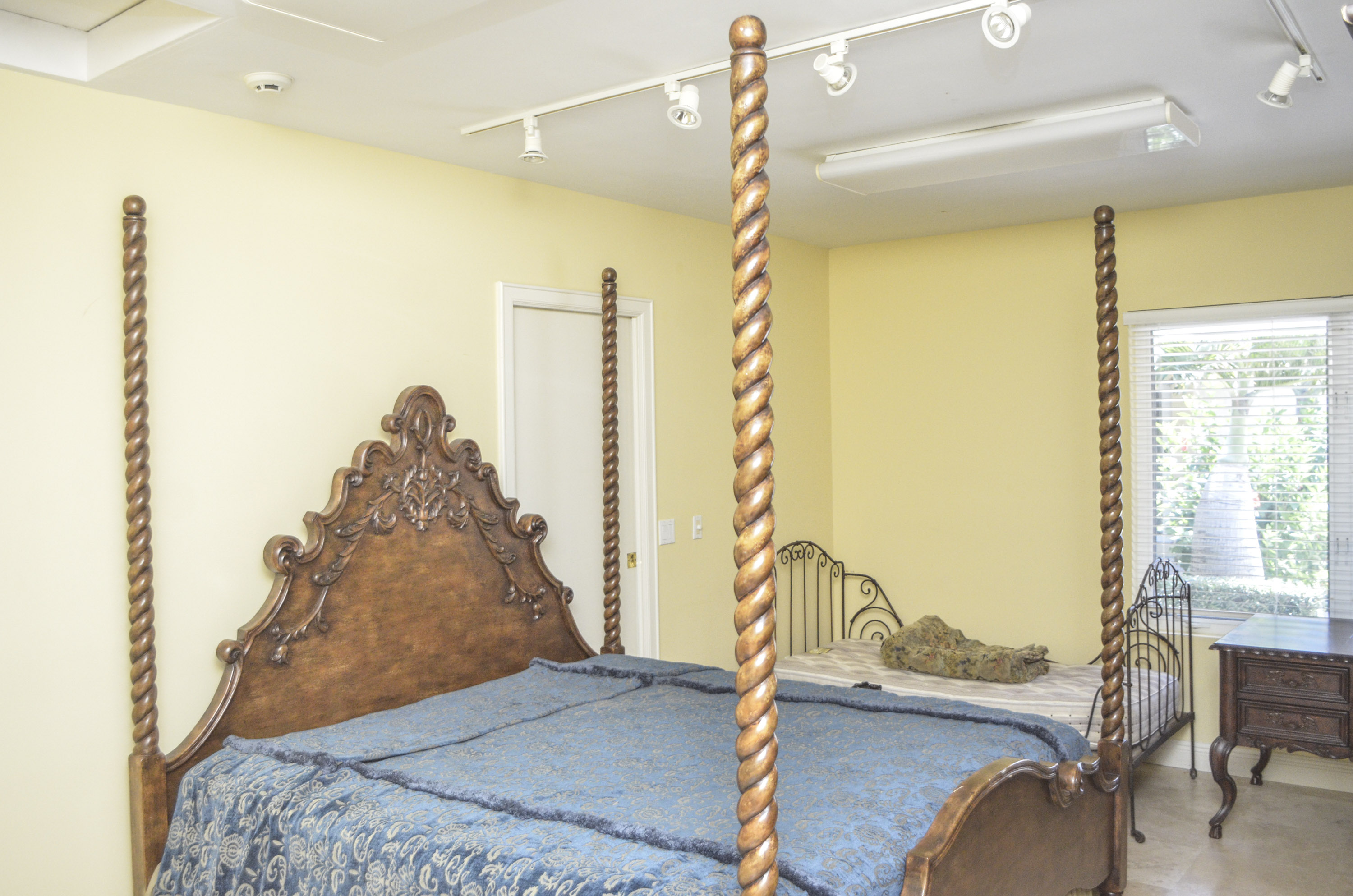 Twisted Barley Four Poster Queen Bed