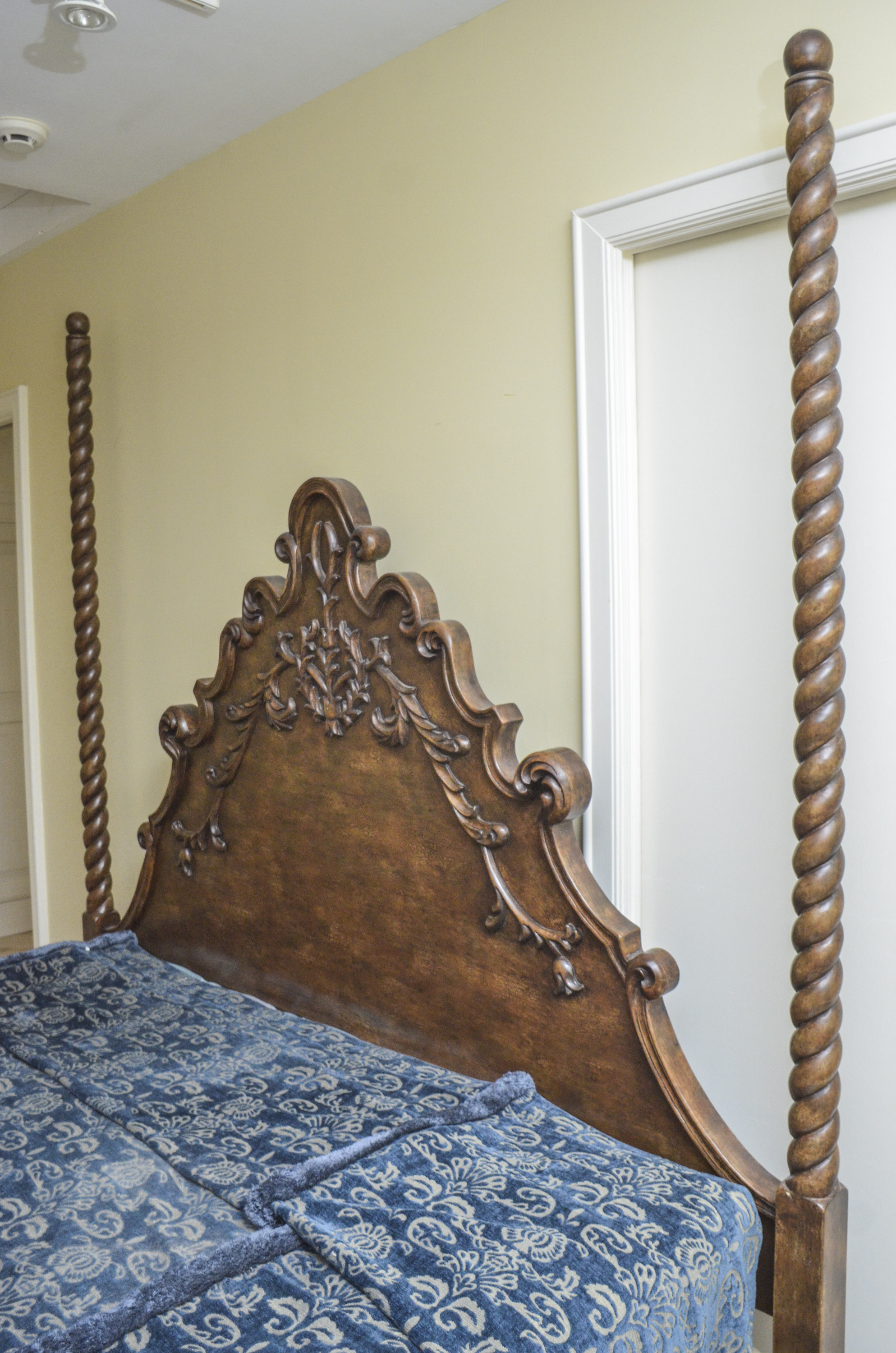 Twisted Barley Four Poster Queen Bed