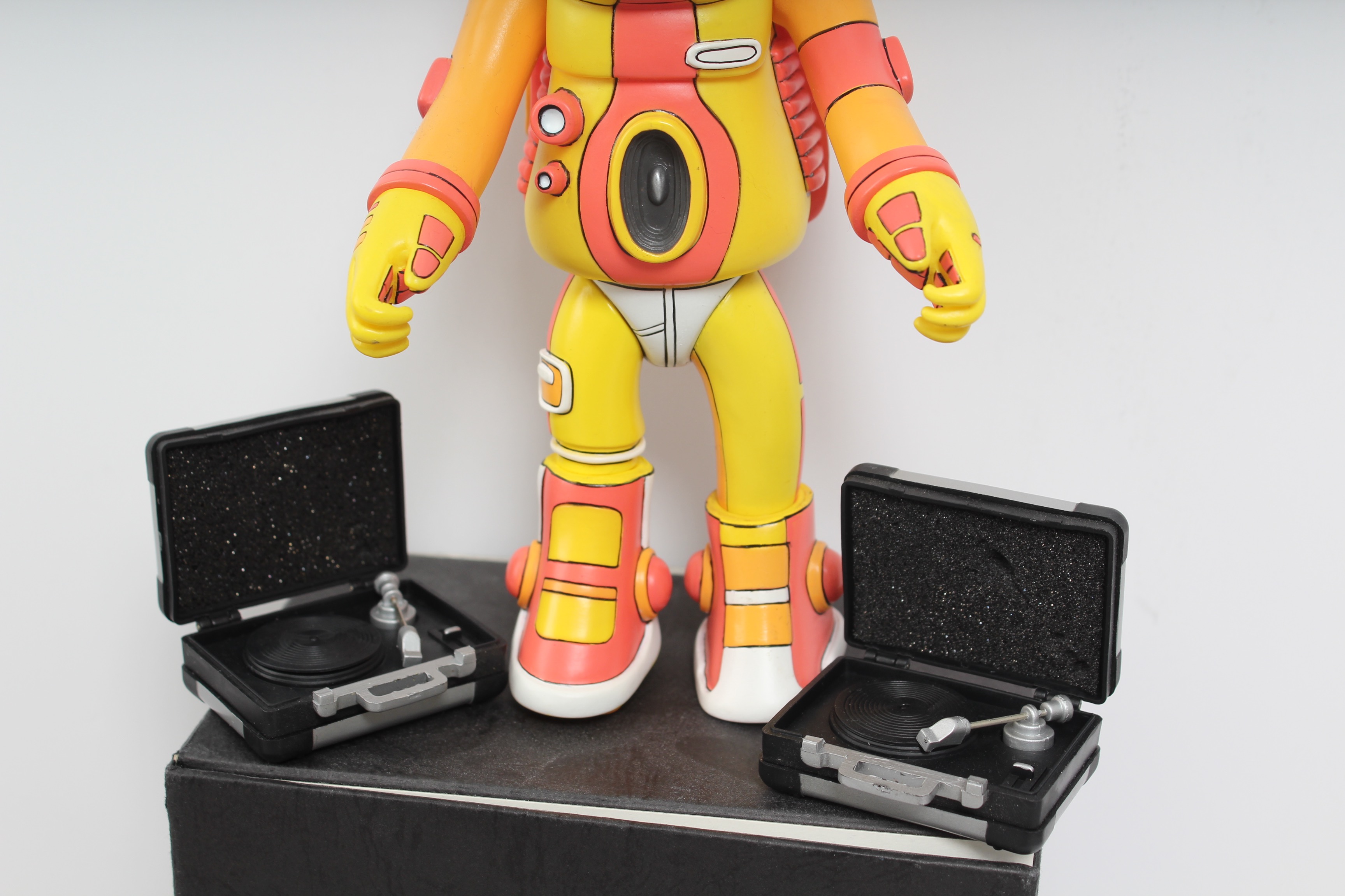 Doze Green "TravelA" Limited Edition Figure