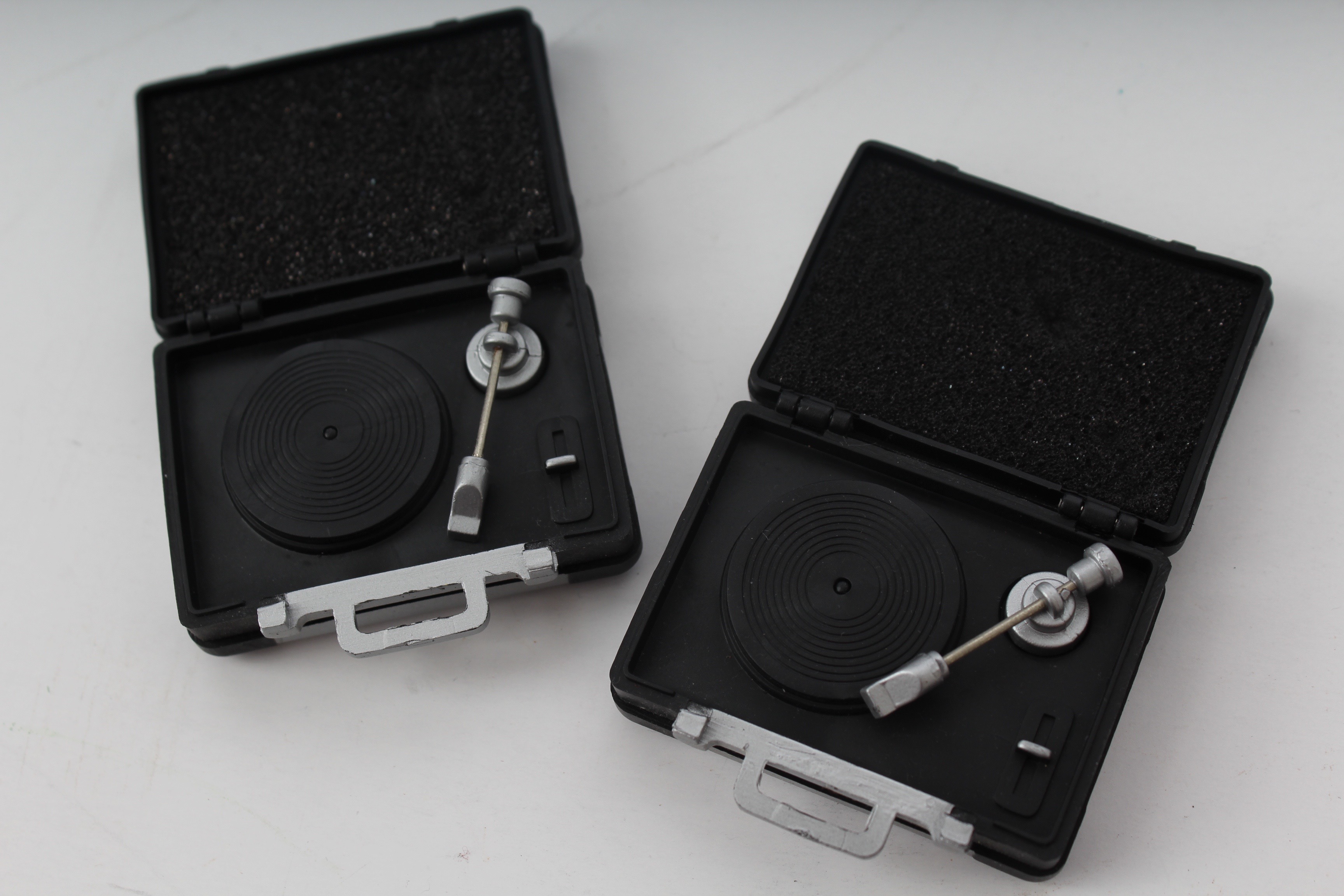 Doze Green "TravelA" Limited Edition Figure