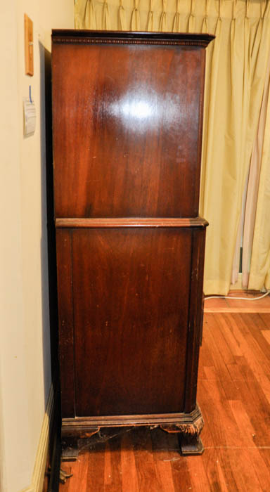 Traditional Style Mahogany Chest on Chest