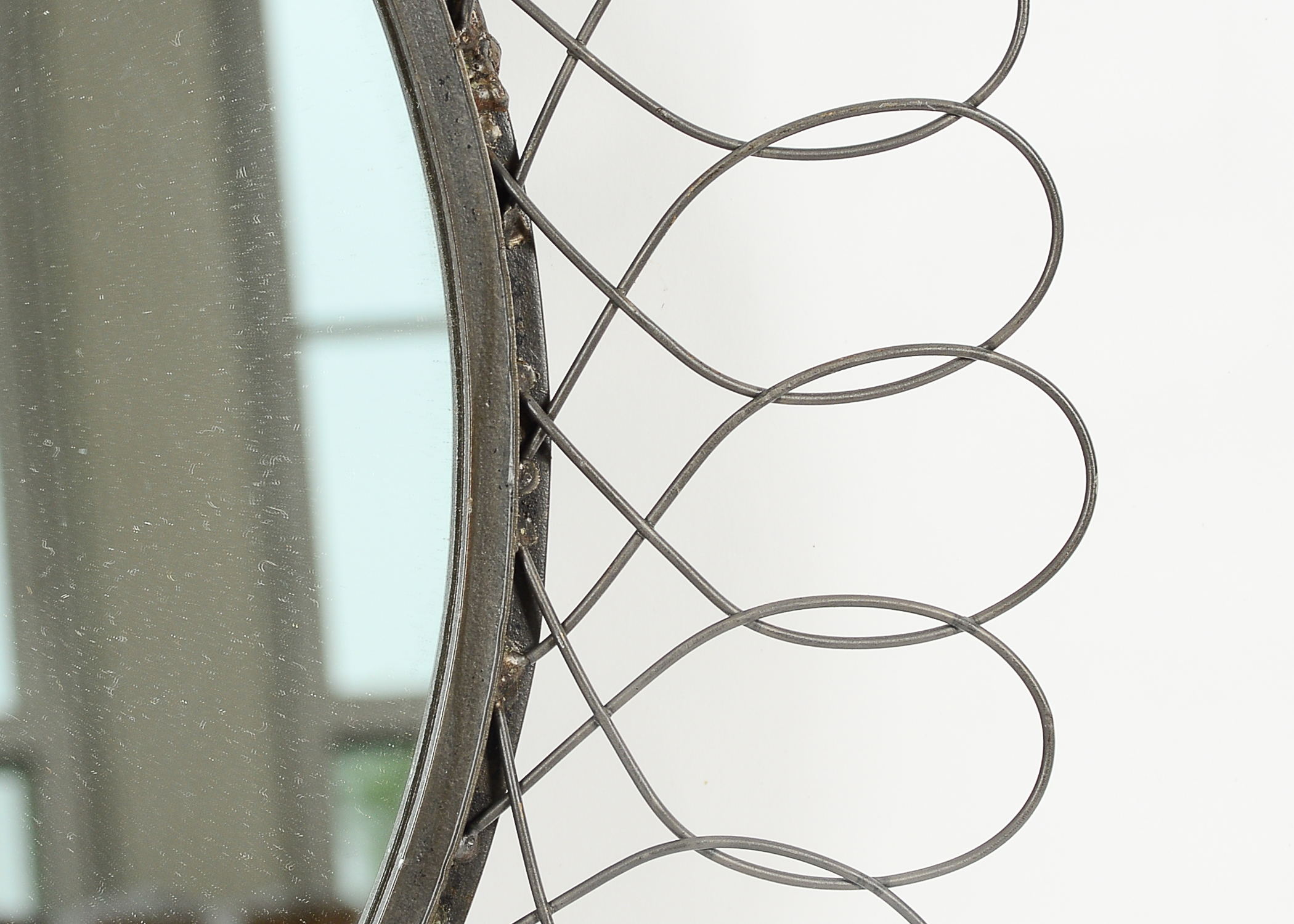 Circular Metal Accent Mirror