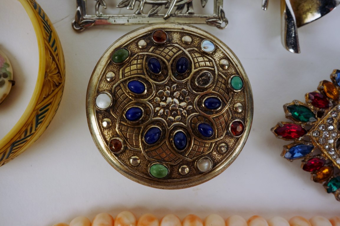 Assortment of Antique, Vintage And Art Deco Costume Jewelry