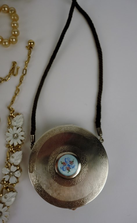 Assortment of Antique, Vintage And Art Deco Costume Jewelry