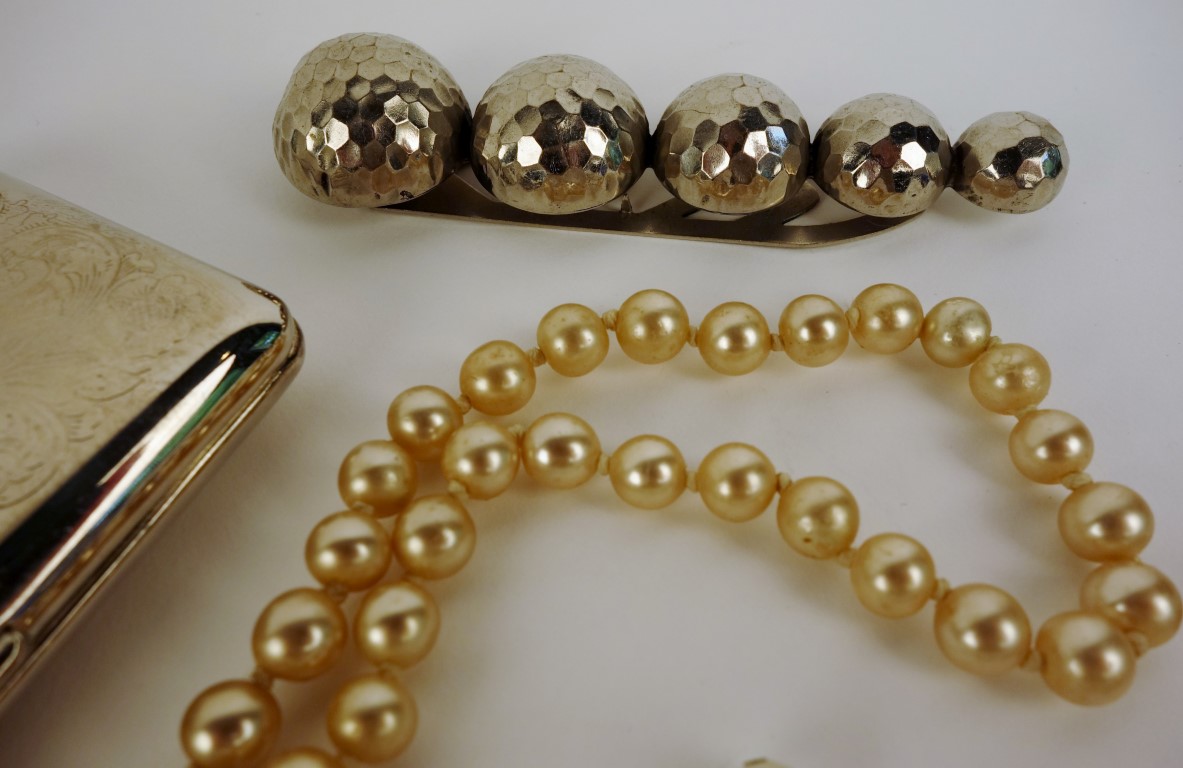 Assortment of Antique, Vintage And Art Deco Costume Jewelry