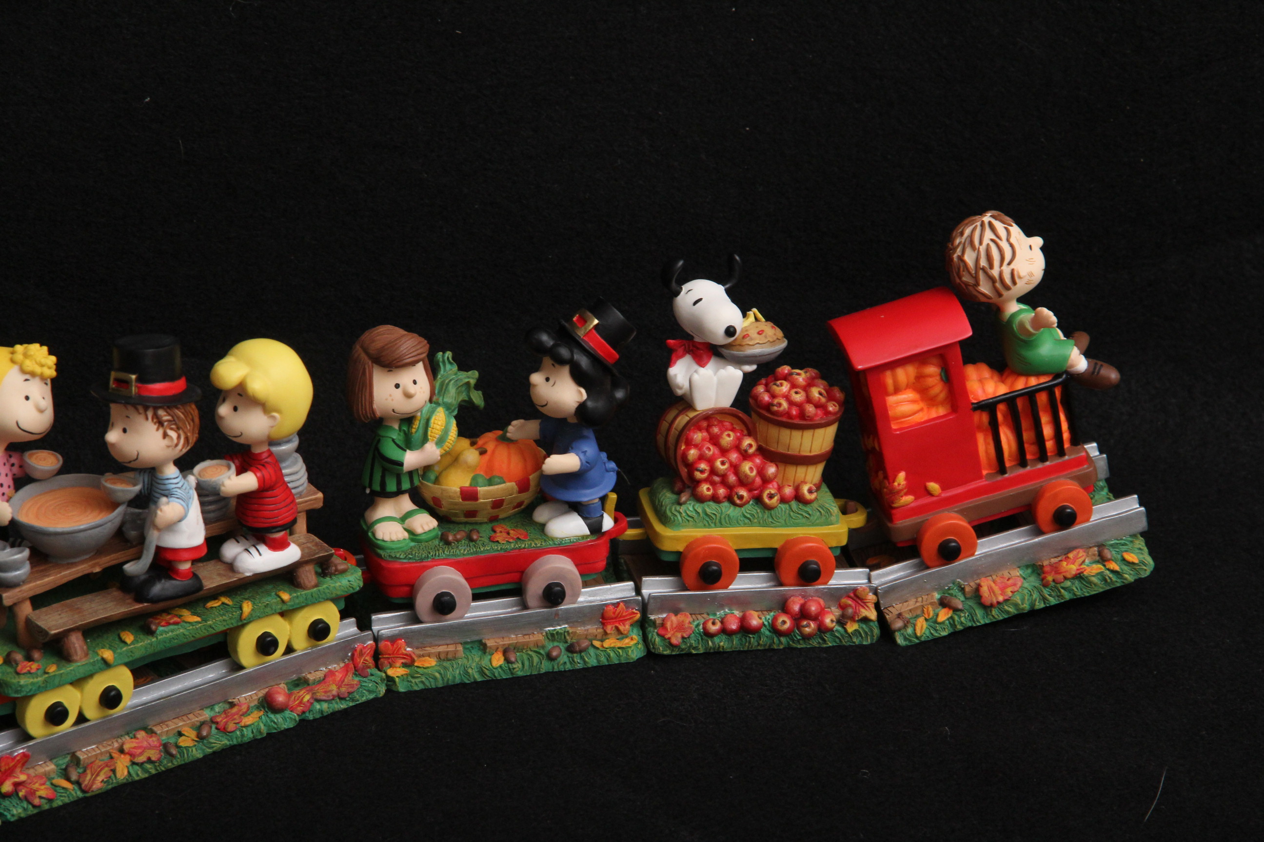 Peanuts Gang Thanksgiving Train by Danbury Mint