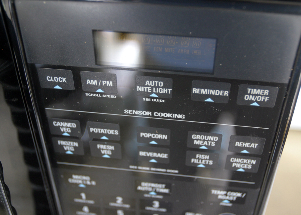 General Electric Profile Spacemaker XL Microwave Oven