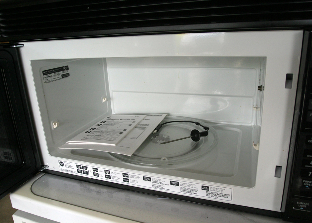 General Electric Profile Spacemaker XL Microwave Oven