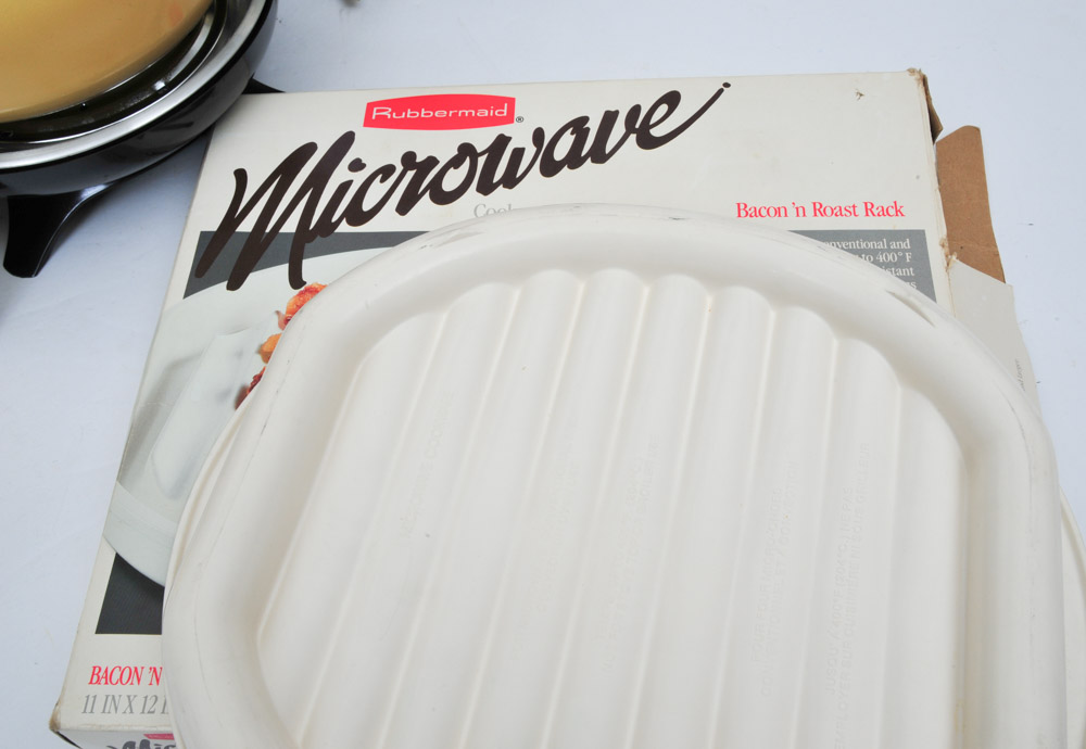 Assortment of Vintage Kitchen Appliances