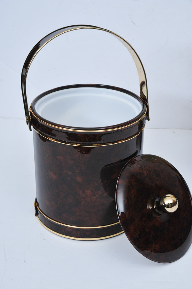 Assortment of Vintage Kitchen Appliances