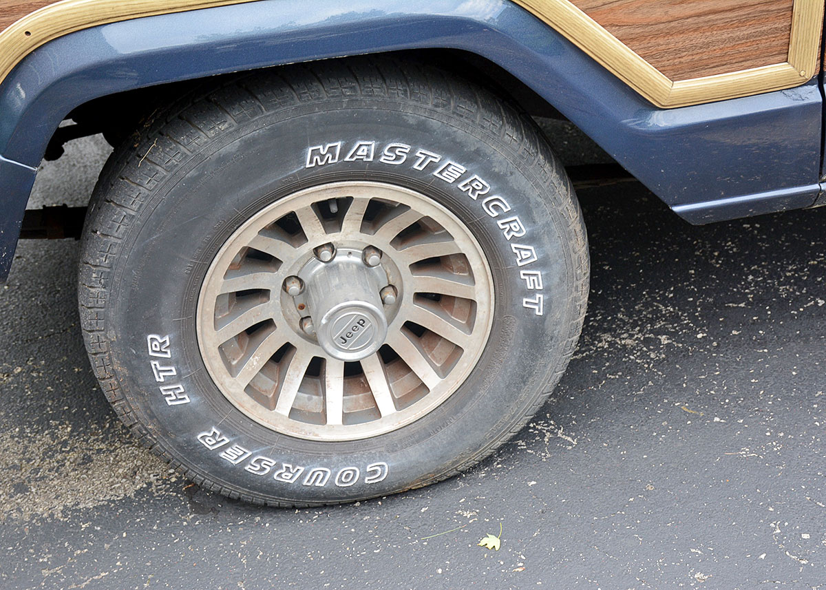 1988 Jeep Grand Wagoneer