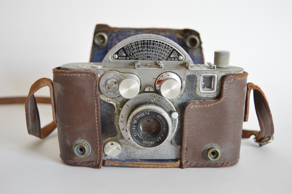Vintage Universal Mercury II Camera