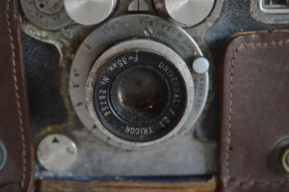 Vintage Universal Mercury II Camera