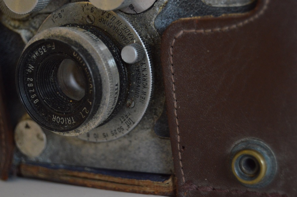 Vintage Universal Mercury II Camera