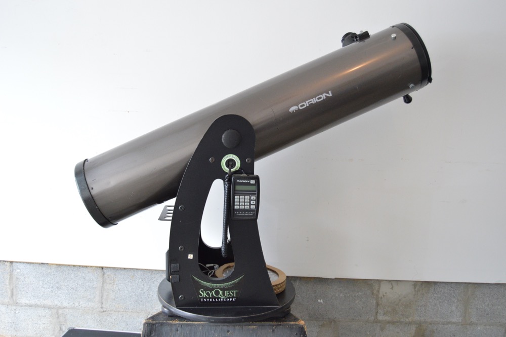 Orion SkyQuest XT8i IntelliScope Dobsonian Telescope