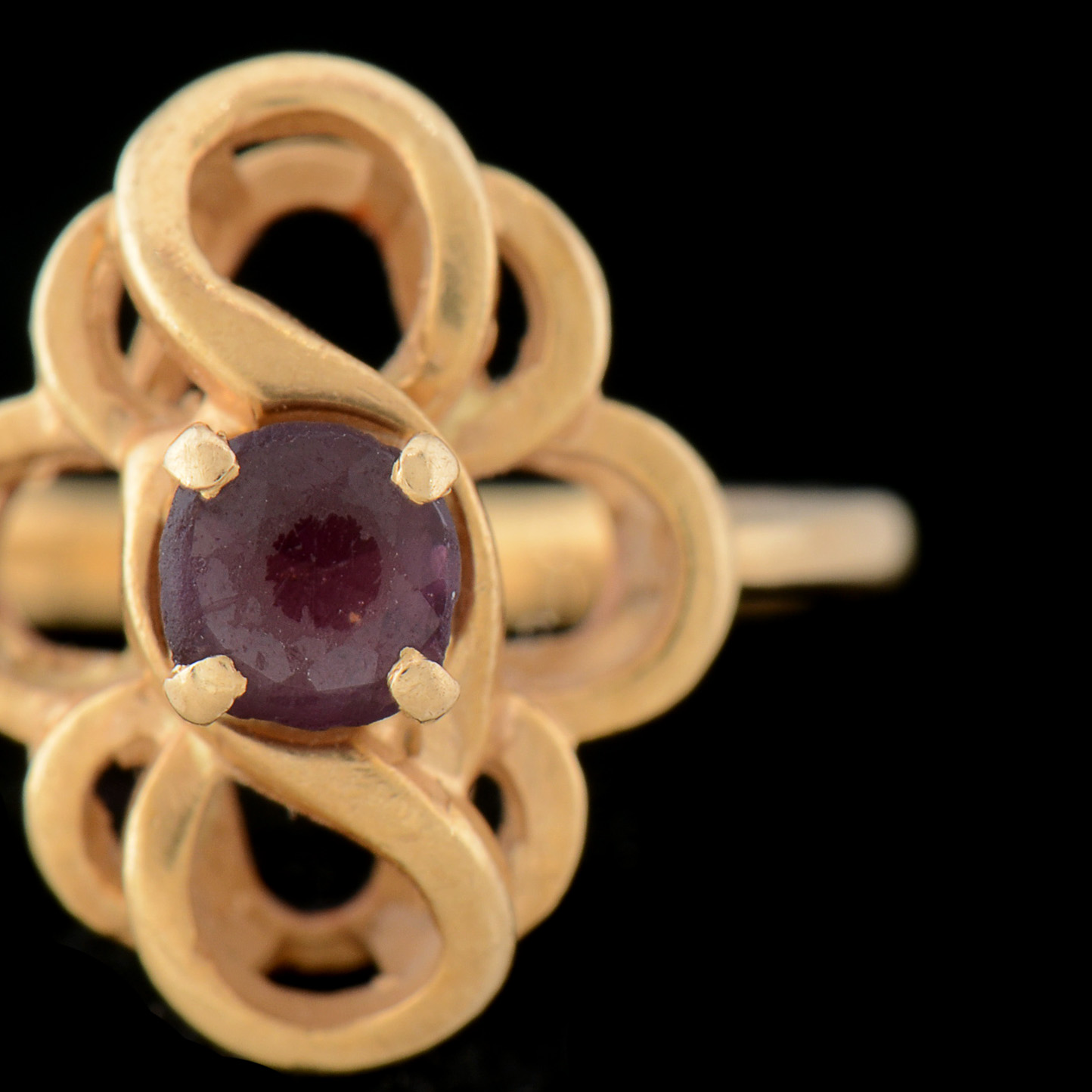 Vintage 14K Yellow Gold Amethyst Openwork Ring