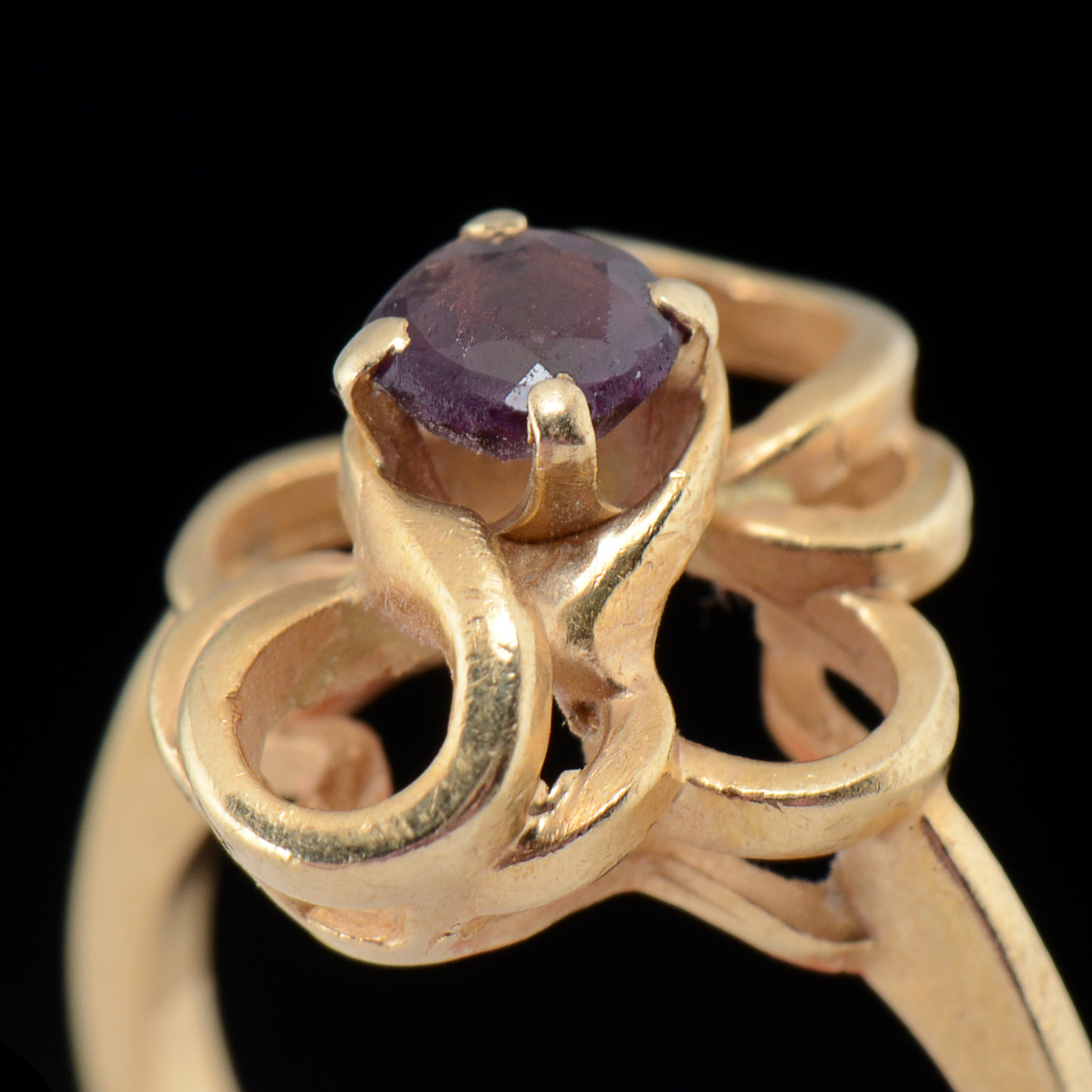 Vintage 14K Yellow Gold Amethyst Openwork Ring