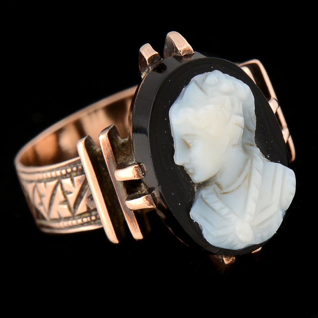 Victorian 10K Rose Gold Hand Carved Black and White Onyx Cameo Engraved Ring