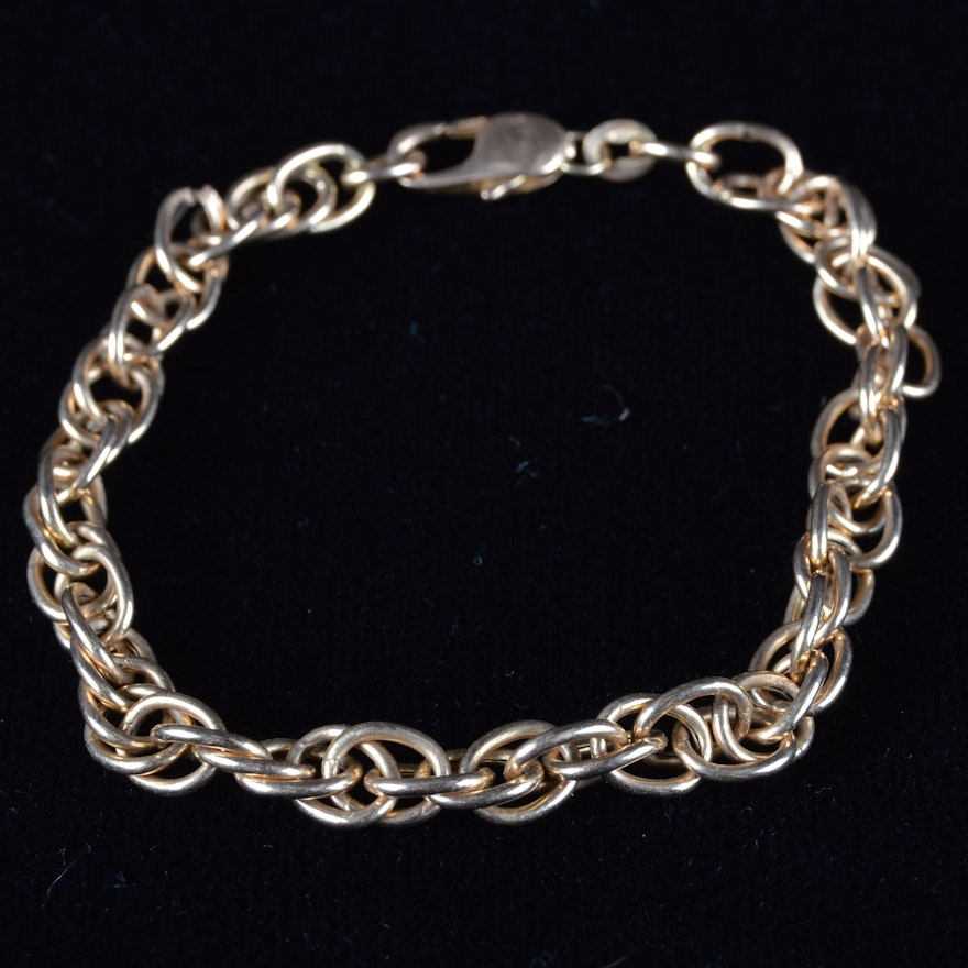 A 12K Gold Chain Link Bracelet