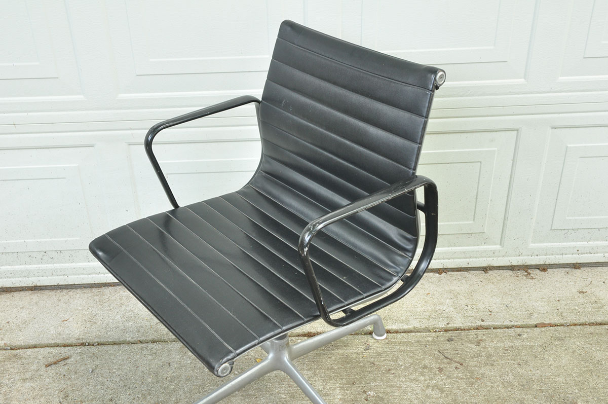 Vintage Herman Miller Eames Aluminum Group Chair