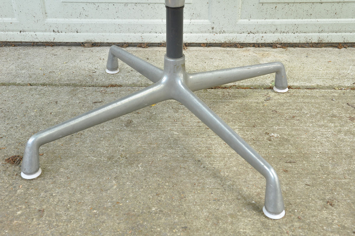 Vintage Herman Miller Eames Aluminum Group Chair