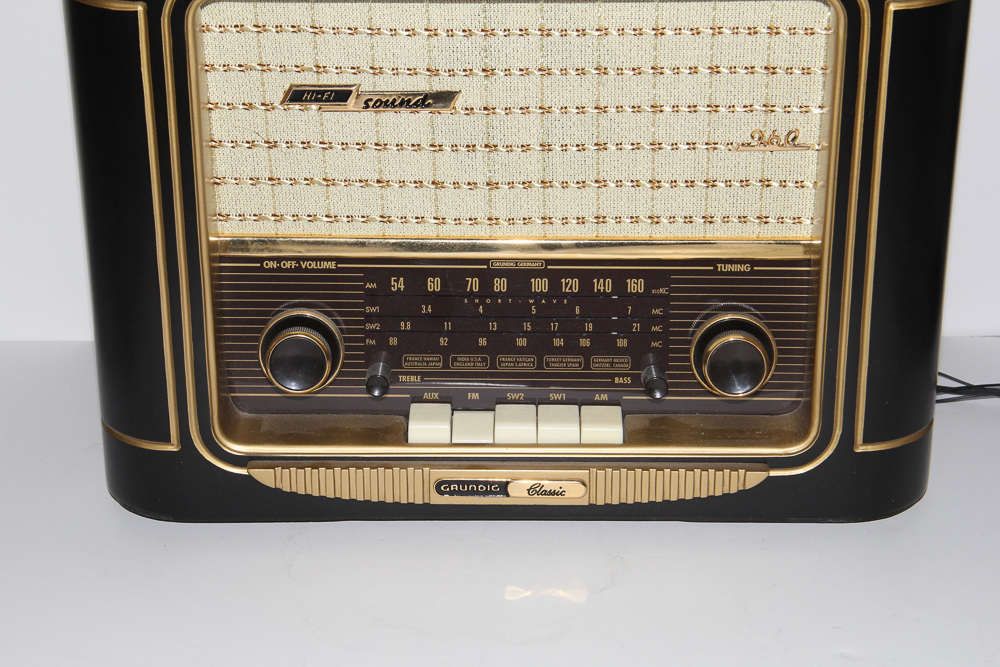 Grundig Classic 960 AM/FM Radio