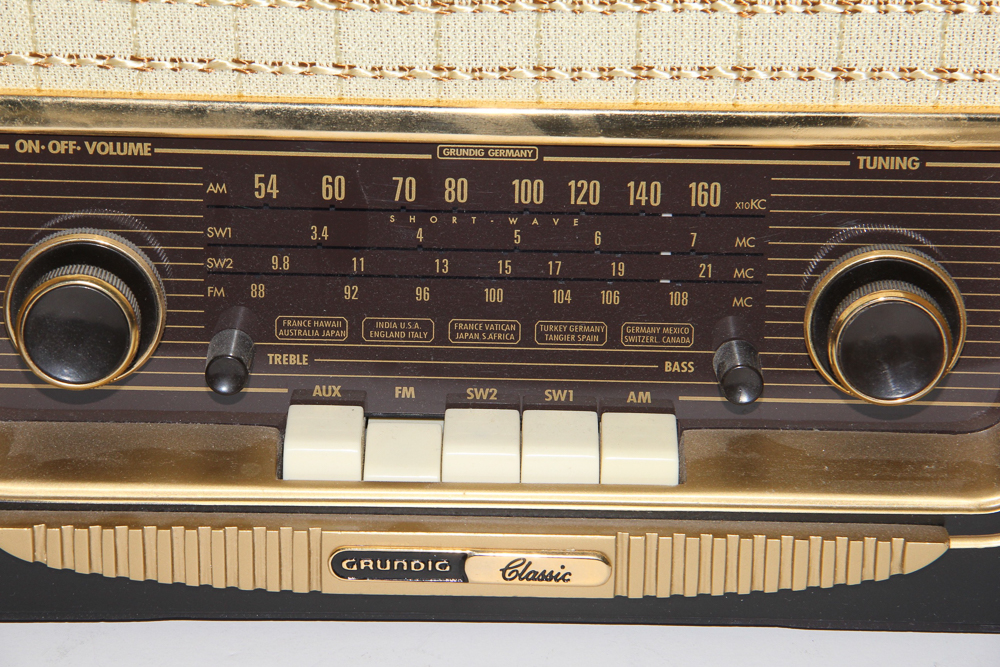 Grundig Classic 960 AM/FM Radio