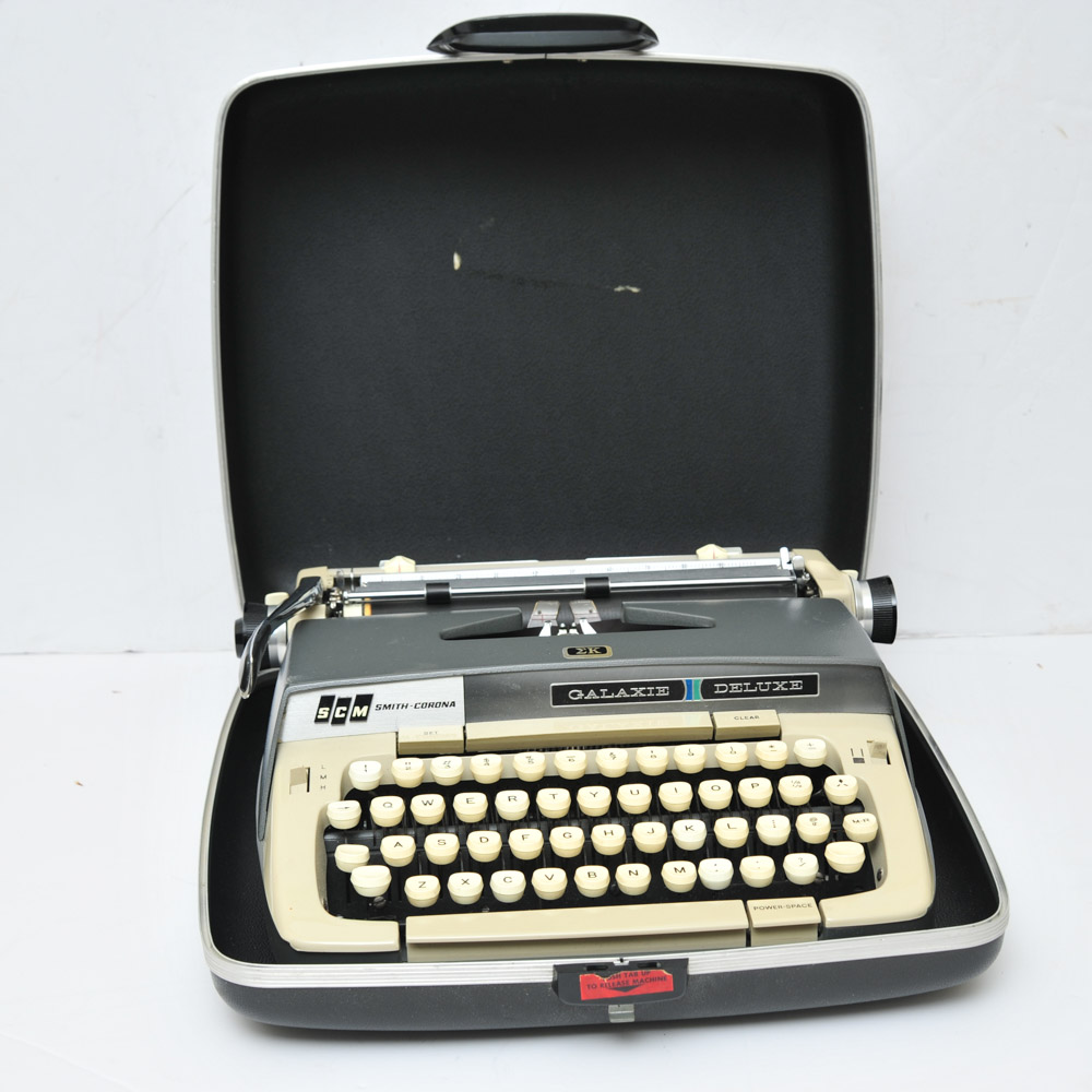 Vintage Smith-Corona Galaxie Deluxe Typewriter