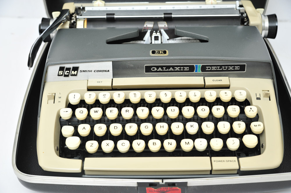 Vintage Smith-Corona Galaxie Deluxe Typewriter