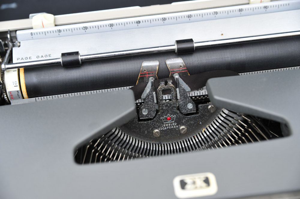 Vintage Smith-Corona Galaxie Deluxe Typewriter