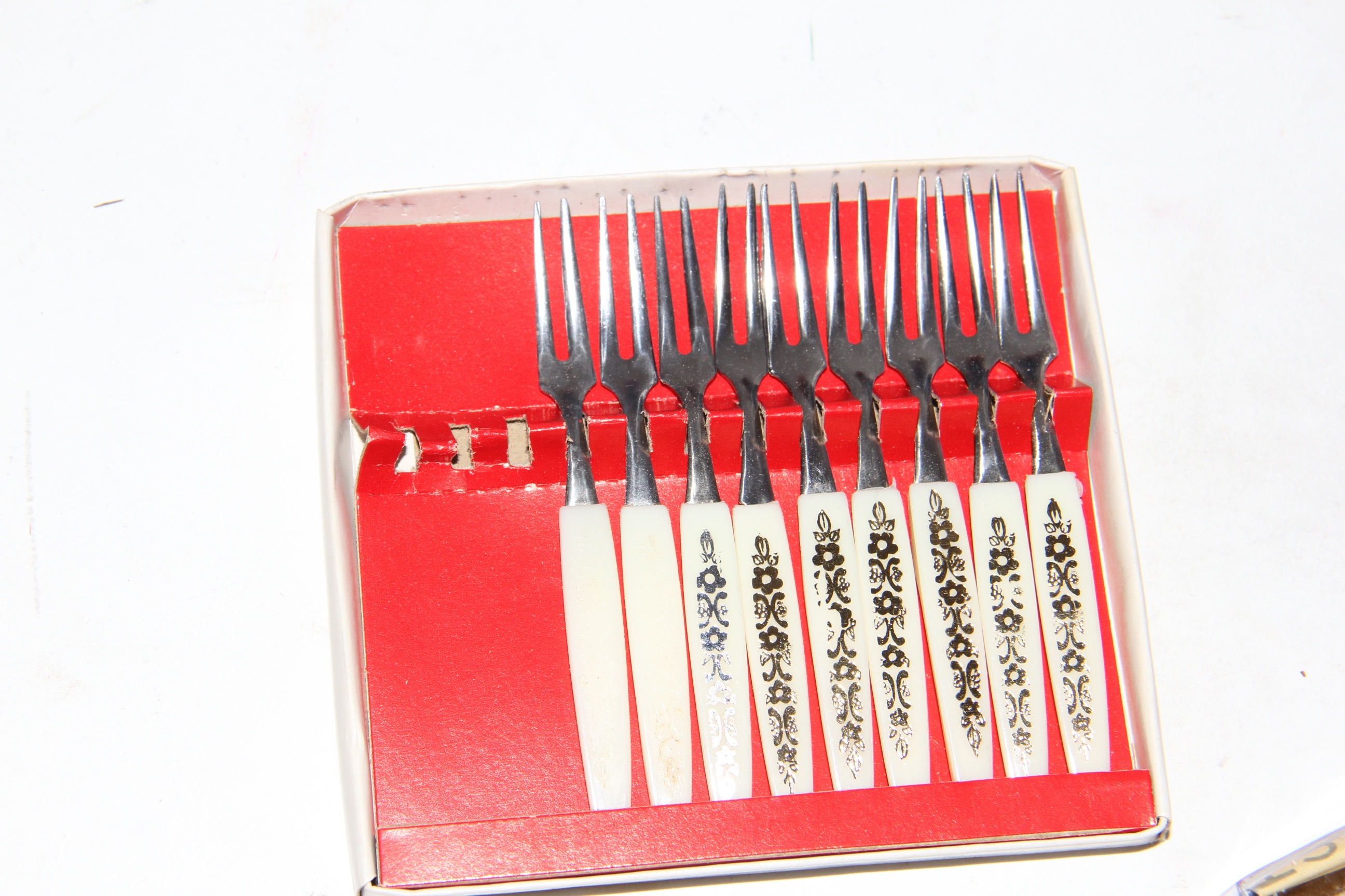 Pair of Vintage Saladmaster Knives and Hors D'oeuvres Forks