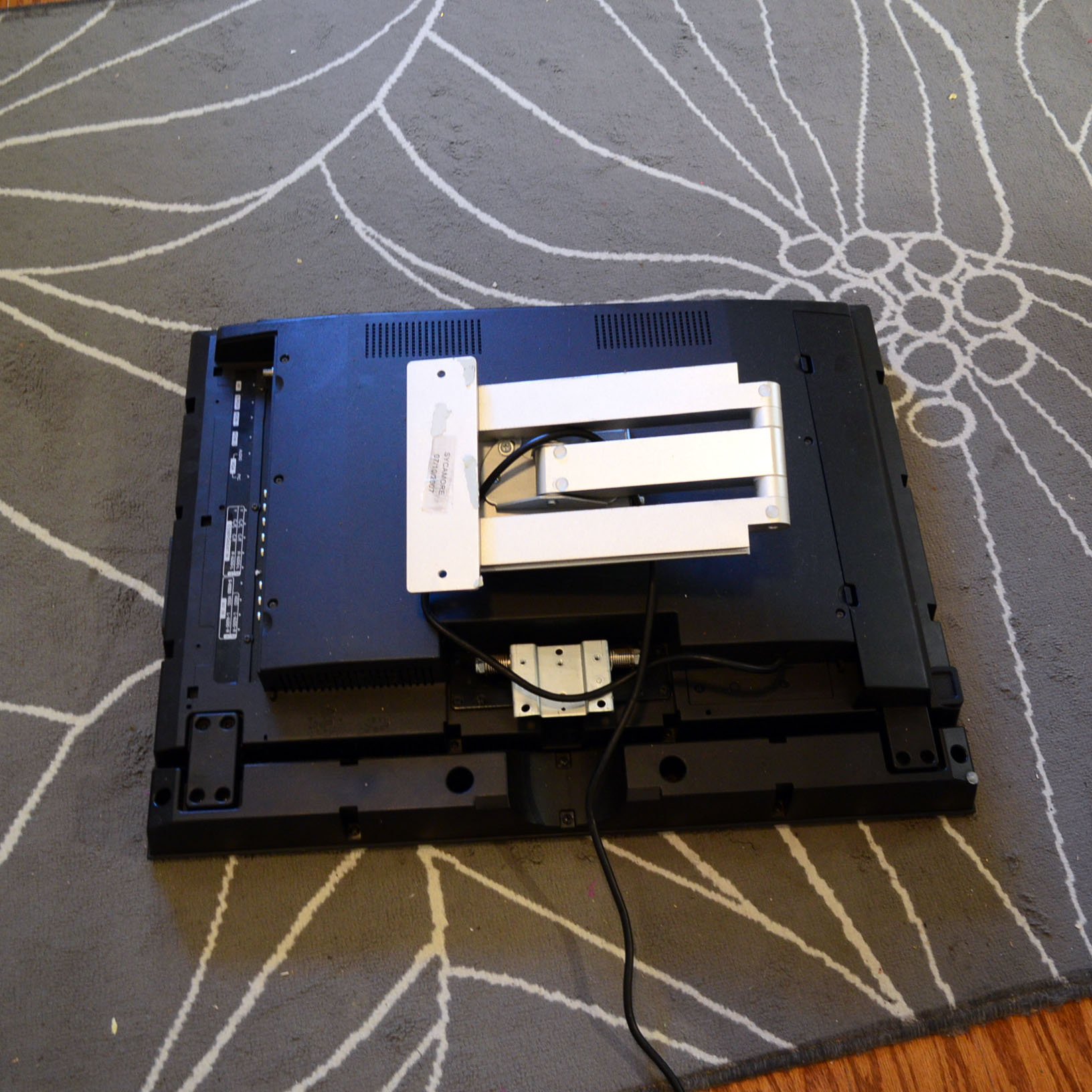 Insignia Flat Screen Television with Swivel Mount