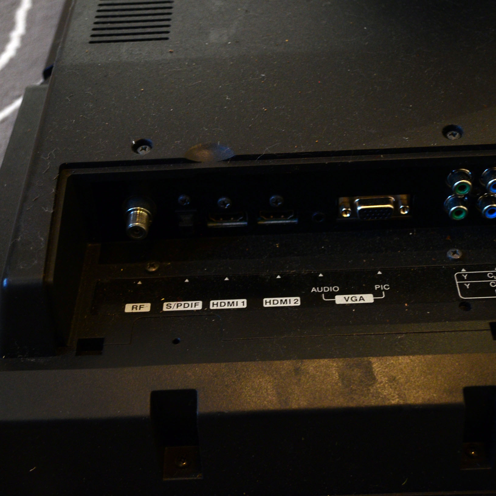 Insignia Flat Screen Television with Swivel Mount