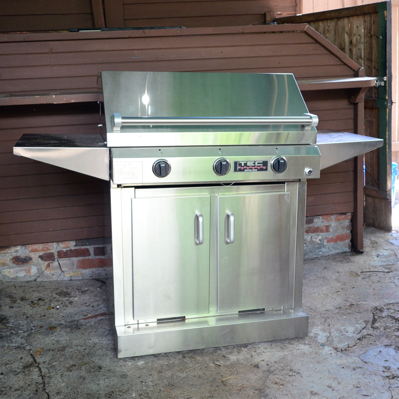 TEC Sterling III FR 36-Inch Infrared Propane Gas Grill On Cabinet