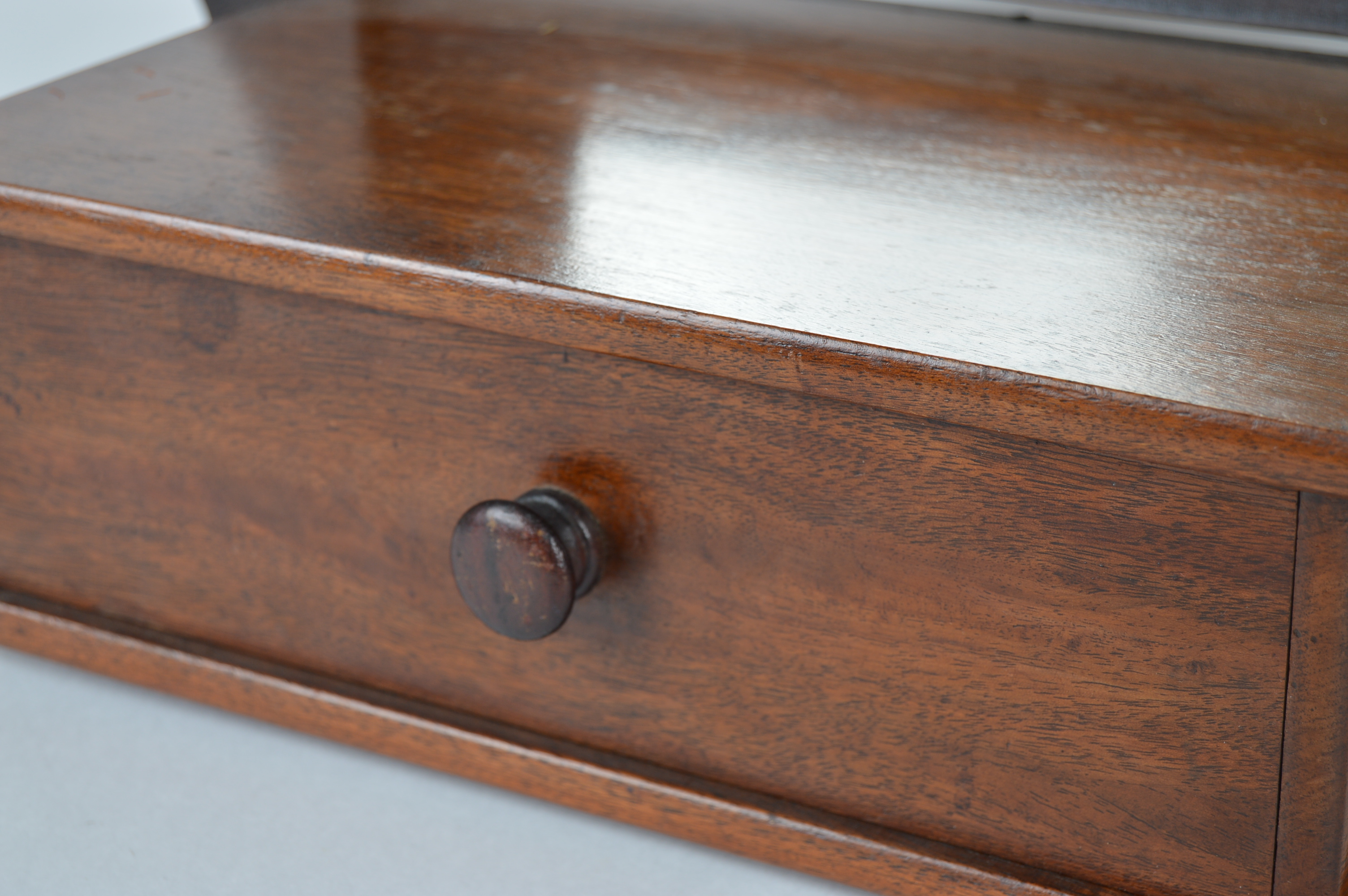 Gentleman's Shaving Mirror Vanity