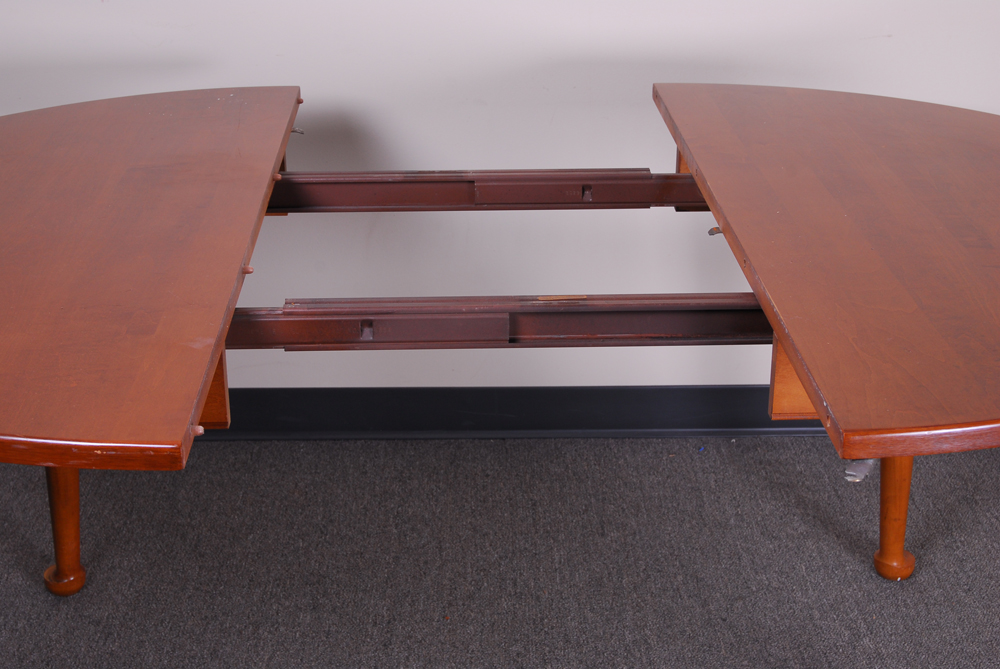 Cochrane Furniture "Bay Colony" Maple Dining Table