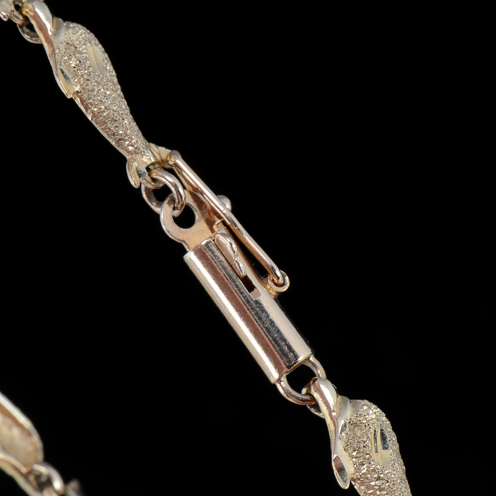 14K Yellow Gold Dolphin Link Bracelet with Sandblasted and High Polish Finish