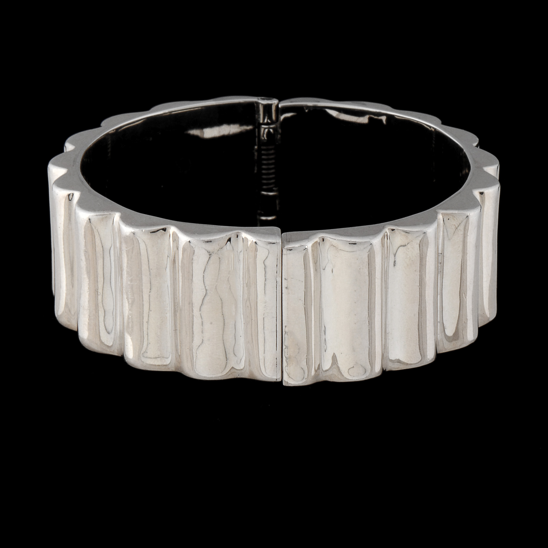 Taxco, Mexico Sterling Silver Fluted Hinge Bangle Bracelet