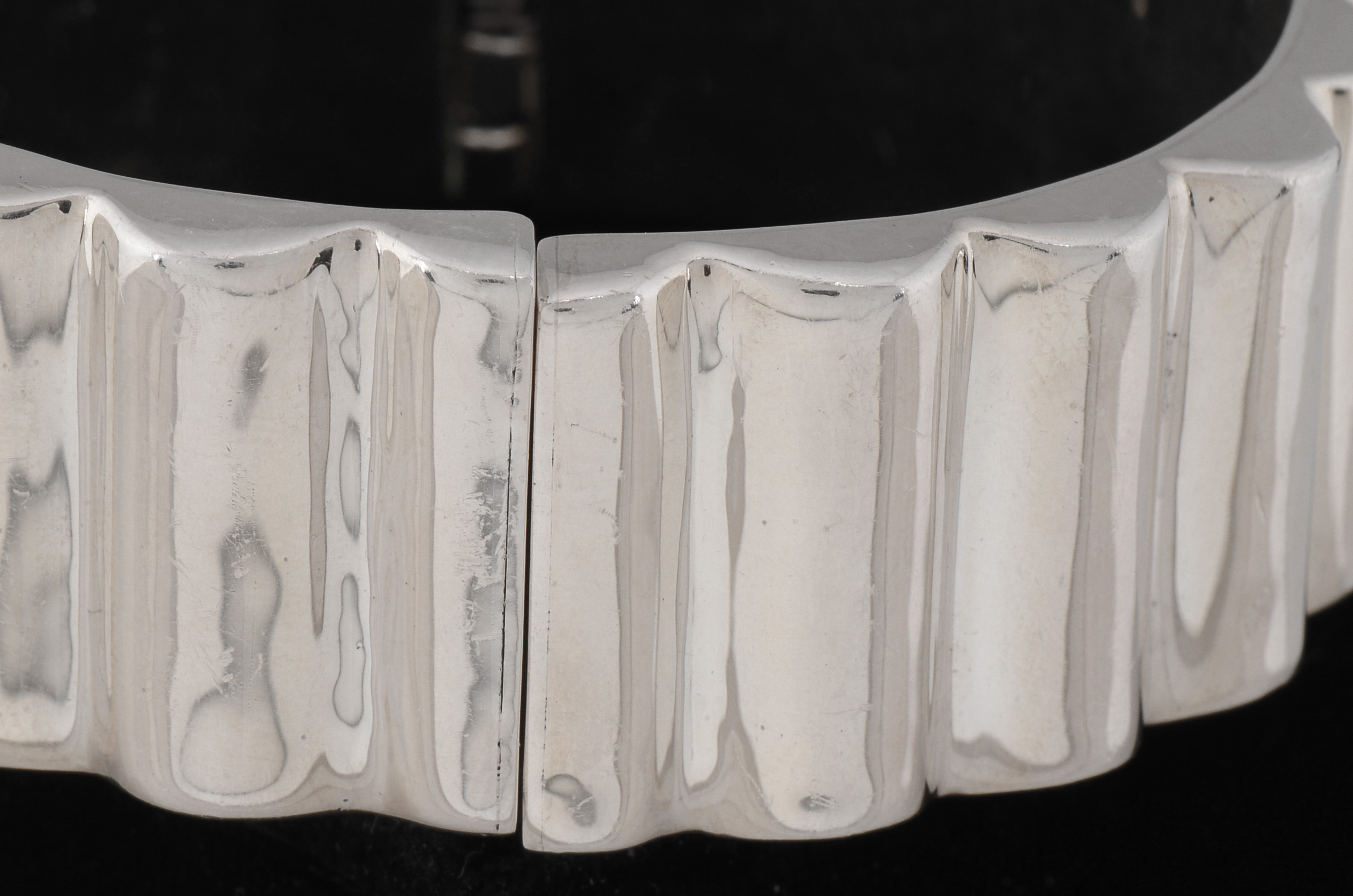 Taxco, Mexico Sterling Silver Fluted Hinge Bangle Bracelet