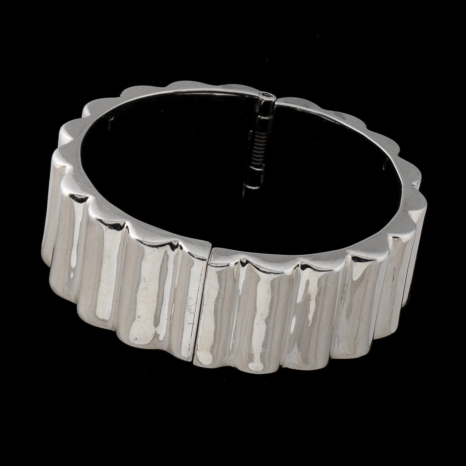 Taxco, Mexico Sterling Silver Fluted Hinge Bangle Bracelet