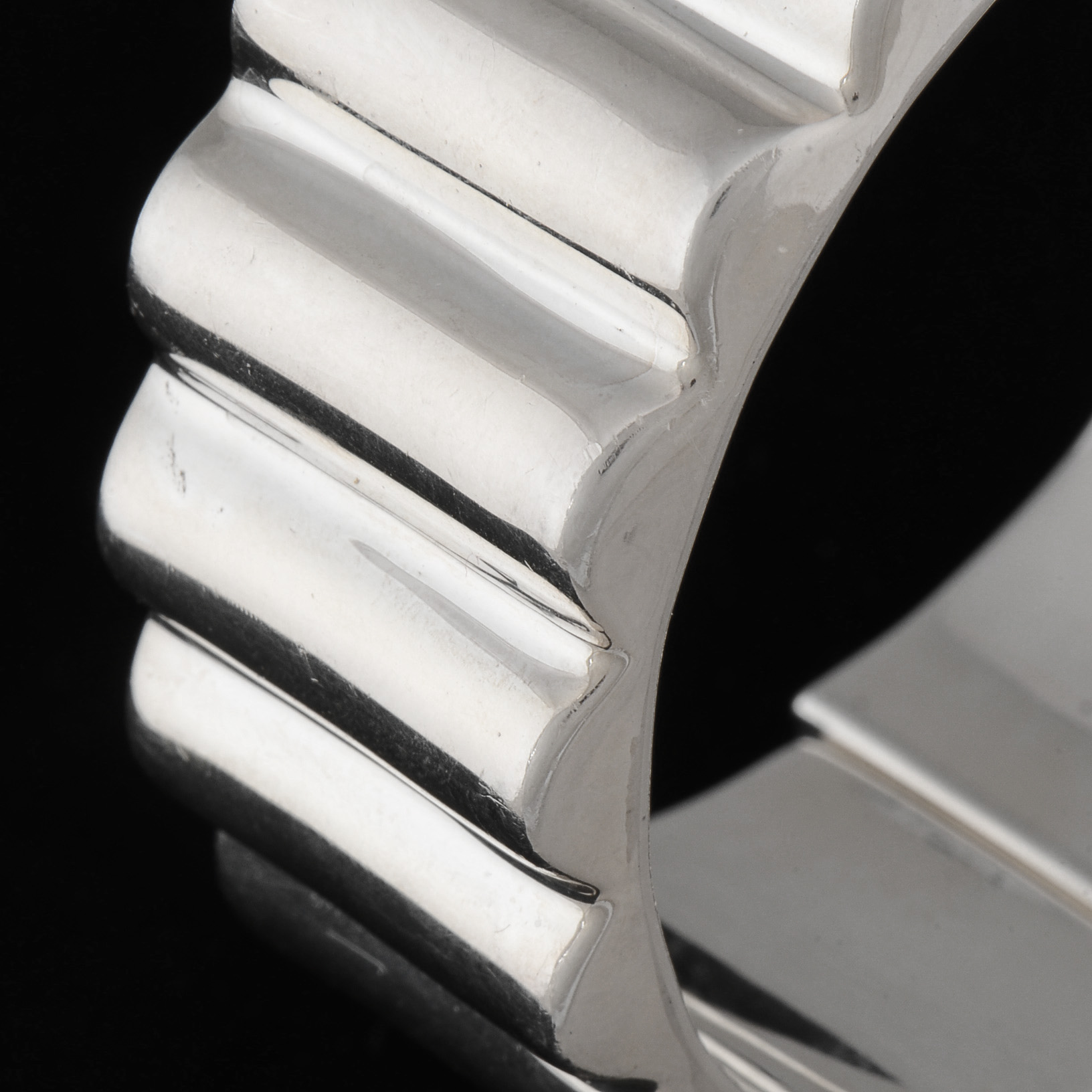 Taxco, Mexico Sterling Silver Fluted Hinge Bangle Bracelet