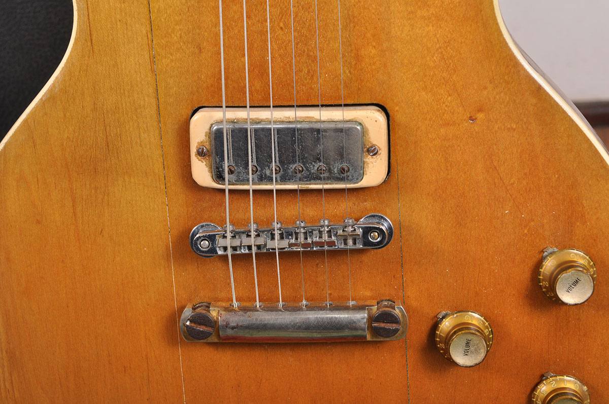 Gibson Les Paul Deluxe With Hardshell Case