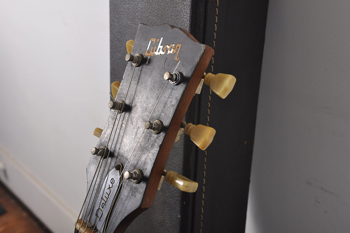 Gibson Les Paul Deluxe With Hardshell Case